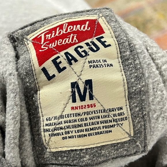 Muhlenberg College League NCAA Collegiate Pullover Jumper Sweatshirt - Picture 4 of 4